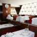 Era un tempo la sala ristorante, organizzata in piccoli salottini con panchette in legno e alluminio disposti su tre differenti livelli